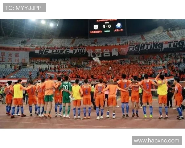 鲁能球迷与建业球迷的激情对决谁能在绿茵场上笑到最后